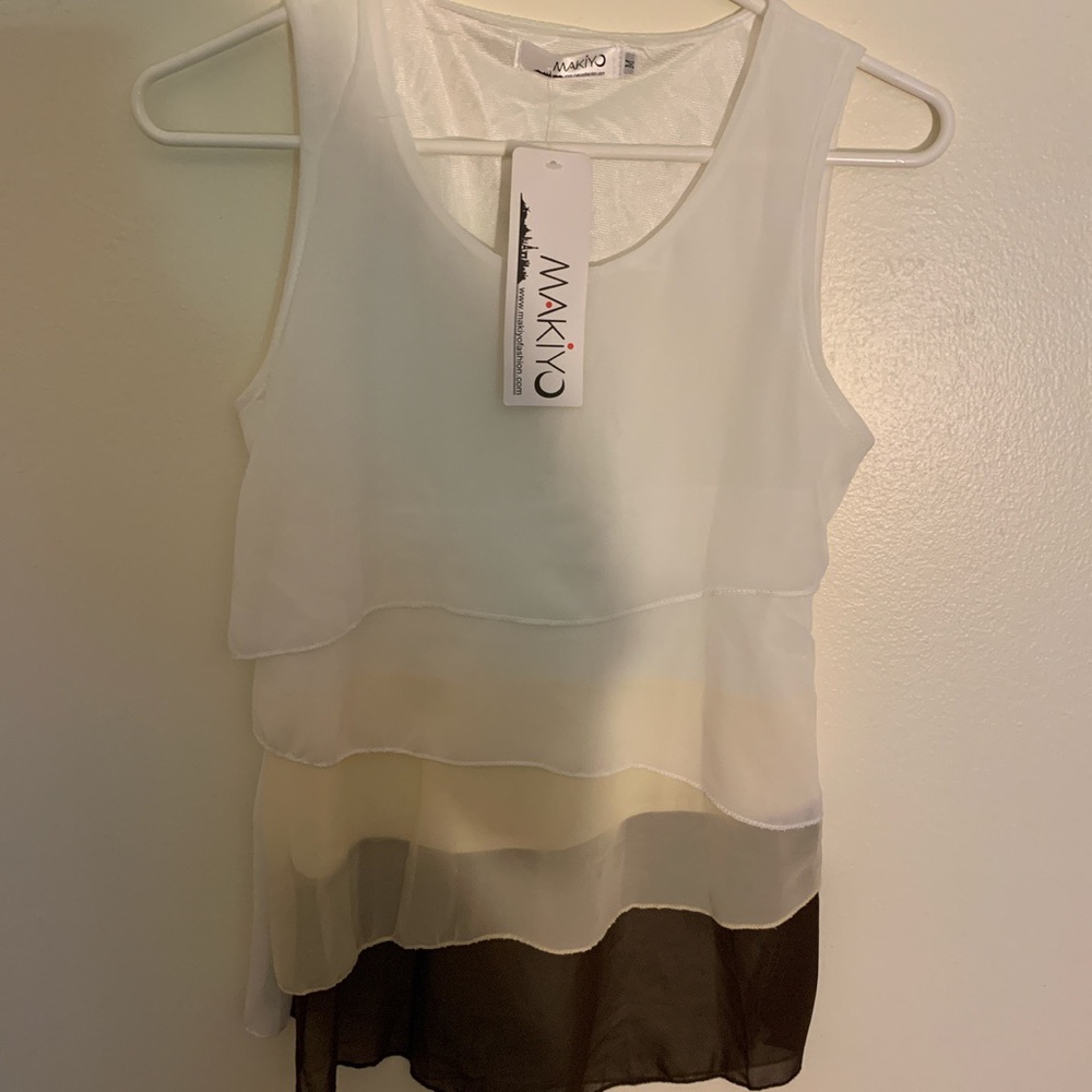 🌷3/$18 NWT Flowy Top 🌷